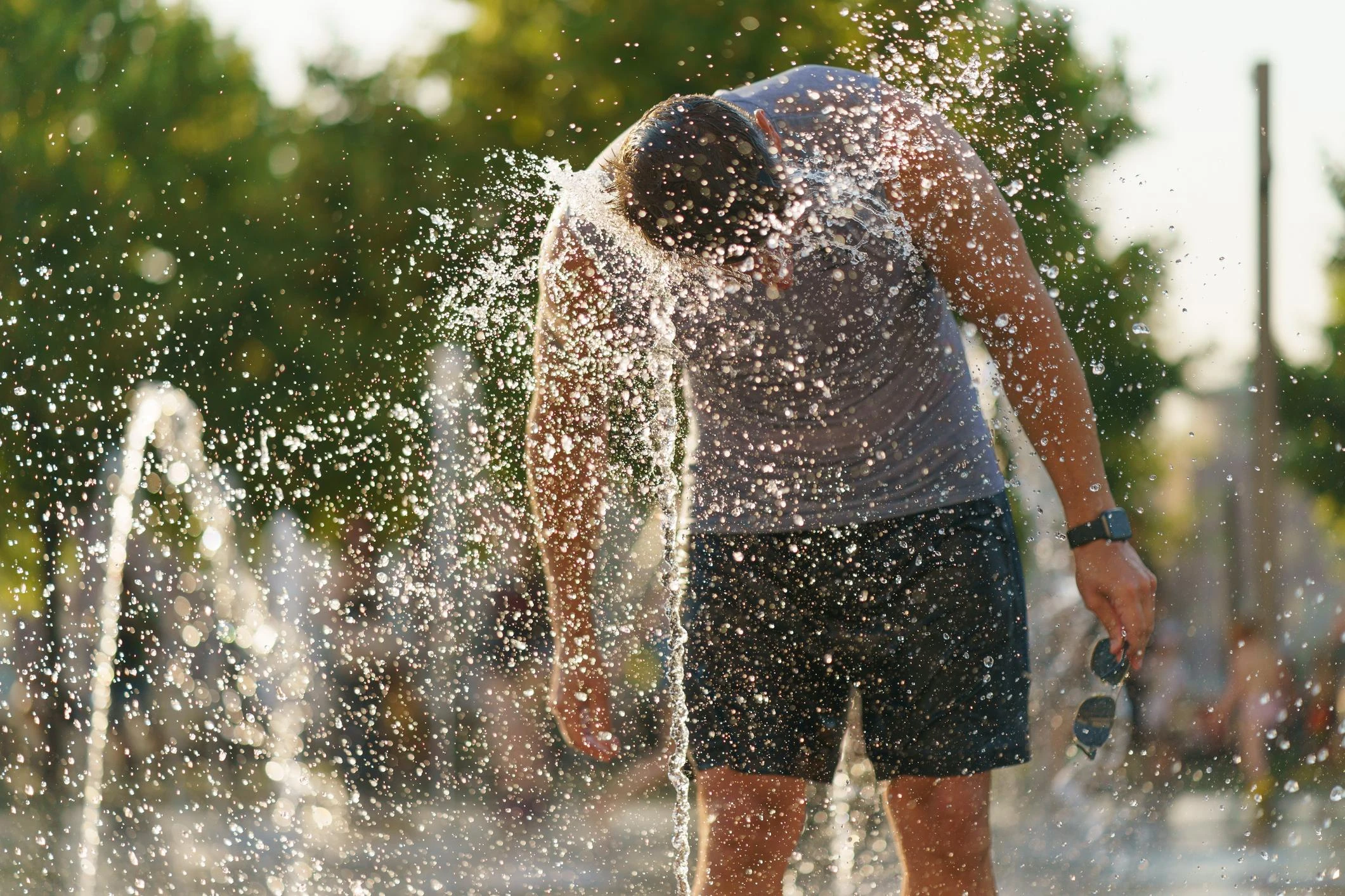 Ondata di caldo record sull’Italia: due picchi estremi. Allerta rossa in 13 città. 
