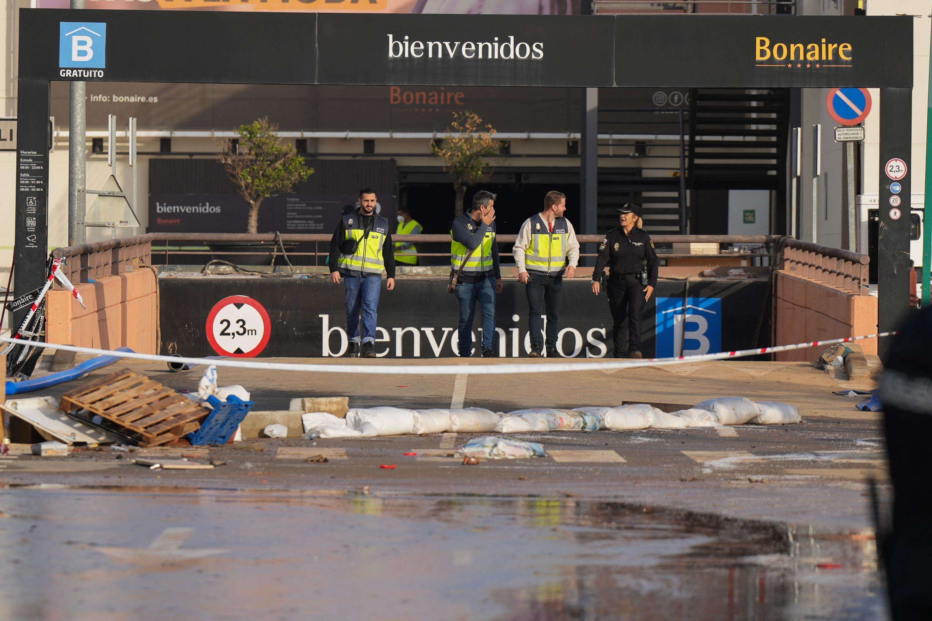 Valencia, la polizia: “Nessun cadavere del parcheggio sommerso di Aldaia”