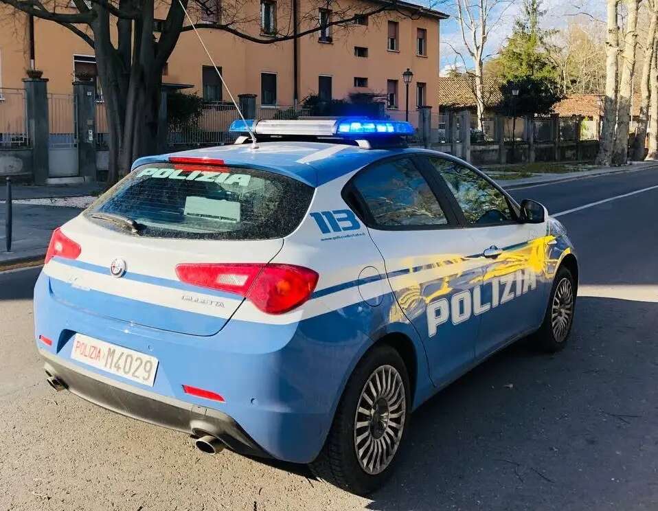 Consigliere FdI aggredito al bar davanti alle figliolette. In 4 gridavano: “Qui Kosovo”