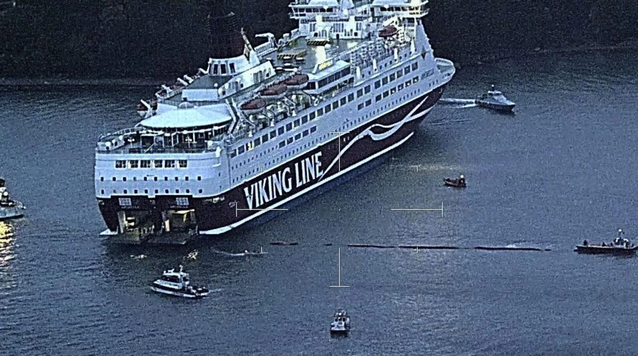 La guardia costera rescata a 281 personas de un ferry antes de que se hundiera frente a las costas de Suecia
