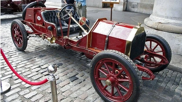 Lancia celebra sus 115 años de elegancia en movimiento