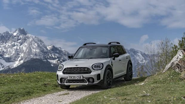 Al volante del renovado Mini Countryman SE: versatilidad con cero emisiones