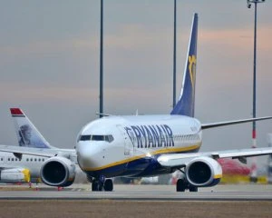 Ryanair не продає квитки на авіарейси до України
