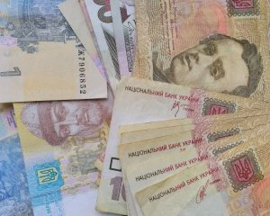 Порівняли доходи чоловіків і жінок: хто заробляє більше