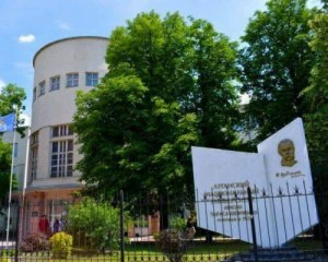 Терористи знищили барельєф Шевченку. Поставлять пам'ятник ватажку ЛНР