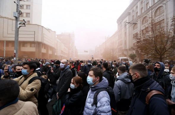Фаєри і вибухи — громадськість зібралась під Конституційним судом (ВІДЕО)