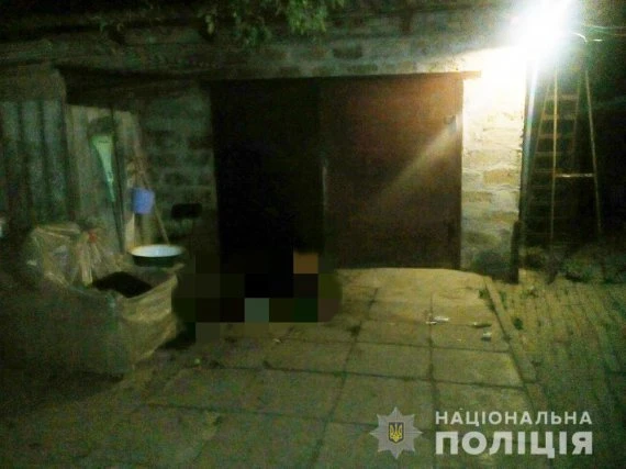 Власник будинку забив гостя лопатою і намагався спалити тіло