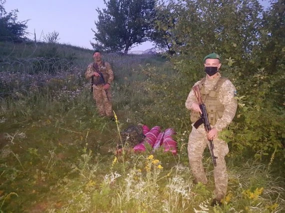 Забудькуватий контрабандист залишив прикордонникам свої документи