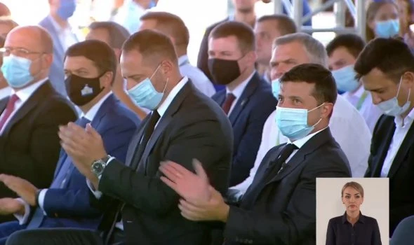 Зеленський у робочий час приїхав на з'їзд своєї партії. Показали кандидатів у мери