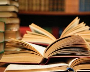 У них зображено танк окупантів і радянську символіку - влада заборонила книги з Росії