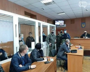 Ув'язнені на засіданні суду порізали вени