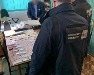 На Одещині лісників держпідприємства спіймали на хабарі