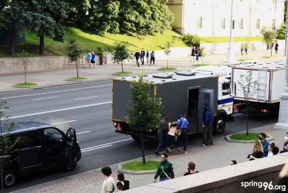 Понад 200 затриманих і автозаки на вулицях: у Білорусі 