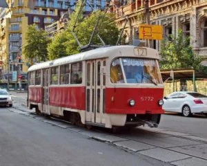 Школярі зачепились за трамвай і катались по місту