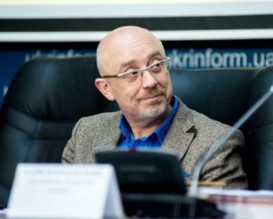 У Зеленського хочуть залучити до мирних переговорів США та Велику Британію
