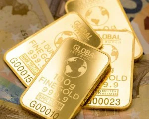 Замість депозитів: українці почали вкладати гроші в золоті зливки