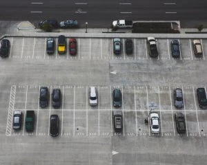 За паркування дозволили платити у терміналах і банкоматах
