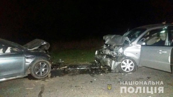 У лобовому зіткненні зійшлися 2 легковики - загинули люди
