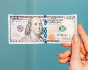 Вперше за рік українці купили більше валюти, ніж продали