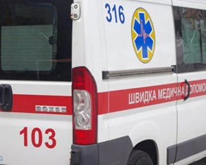Померла на руках у чоловіка: з'явилися подробиці смерті жінки, яку не прийняли в лікарні