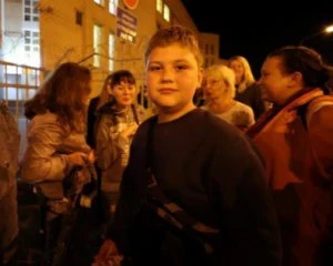 У Білорусі за малюнок на асфальті затримали 12-річну дитину