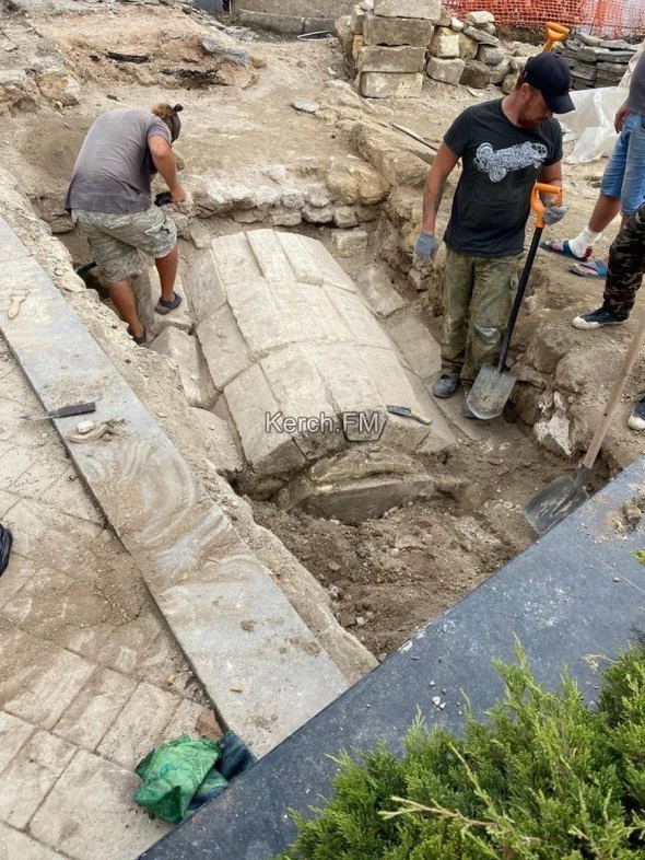 На горі розкопали склеп градоначальника