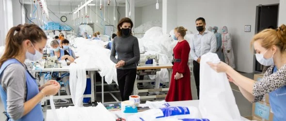 В Україні почали виготовляти високоякісні захисні костюми для медиків