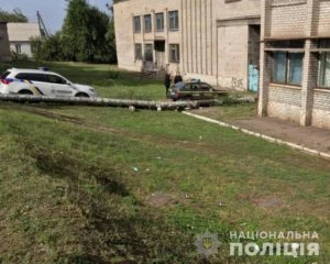 18-річний підозрюваний у шахрайстві порізав поліцейського