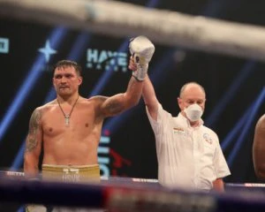 Стала відома статистика бою Усик — Чісора