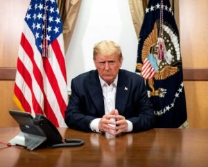 Трамп розсекретив листи Клінтон та документи про зв'язки з Росією