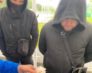 Затримали злочинців, які вимагали гроші у міжнародних перевізників
