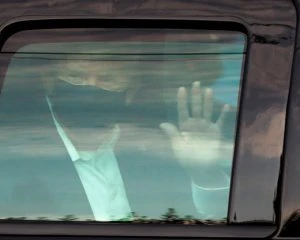 Трамп покинув лікарню заради зустрічі з прихильниками
