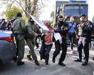 На жіночому марші у Мінську затримали понад 300 осіб