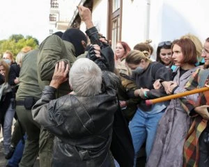 У Білорусі виклали дані тисячі силовиків