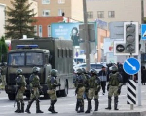 Під час маршу у Мінську затримали довірену особу Тихановської
