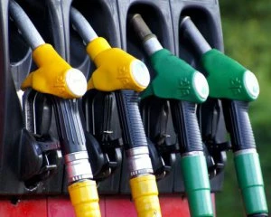 Бензин різко подорожчає: чому зростуть ціни