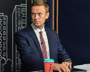 Перед отруєнням за Навальним стежили