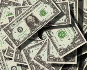 Прем'єр дав свій прогноз курсу долара до кінця року