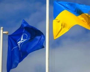 Скільки українців підтримують вступ до НАТО