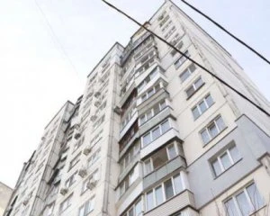 13-річна дівчинка випала з вікна багатоповерхівки