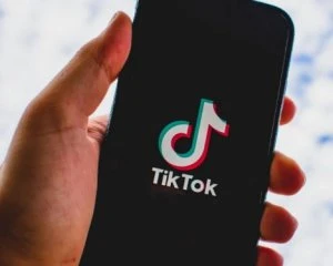 Може загрожувати в'язниця. Запустили небезпечний TikTok-челендж