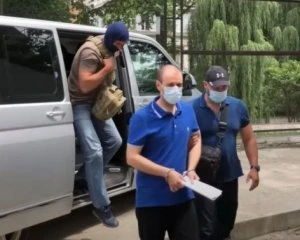 Російські окупанти показали затримання чергового 
