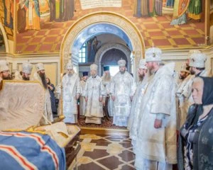 У Зеленського знали прj похорон митрополита з окупованого Луганська у Лаврі - активіст