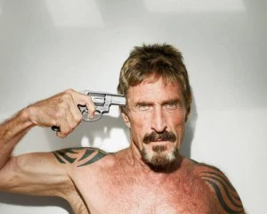 Творця антивірусу McAfee знайшли мертвим у в'язниці