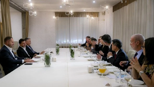 Зеленський зустрівся із послами G7 та ЄС. Про що говорив