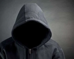 Чоловік на вулиці погрожував дитині пістолетом і намагався викрасти