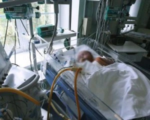 Лікували бронхіт: 11-місячна дівчинка померла в реанімації