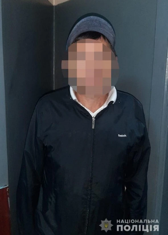 Чоловік викрадав автодзеркала, щоб продати жертвам грабунку. Для цього лишав номер телефону
