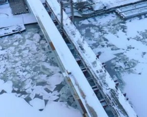 Мережу зачарувало вражаюче відео з Подільсько-Воскресенського мосту