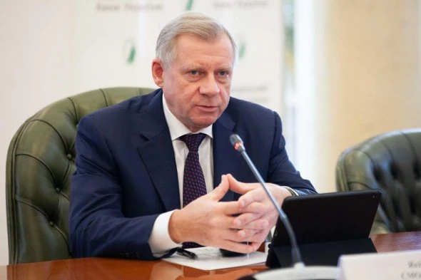 Хто зацікавлений у відставці Смолія та що буде з гривнею: думка економіста